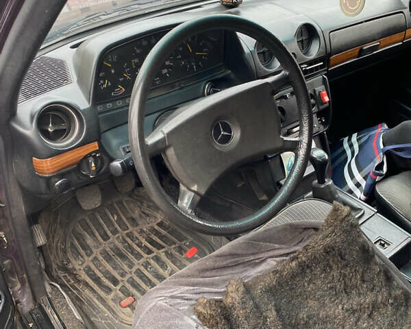 Фиолетовый Мерседес Е-Класс, объемом двигателя 2.5 л и пробегом 285 тыс. км за 3600 $, фото 6 на Automoto.ua