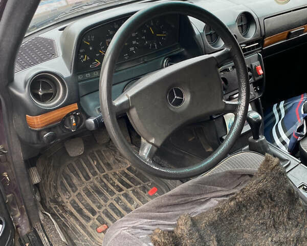 Фиолетовый Мерседес Е-Класс, объемом двигателя 2.5 л и пробегом 285 тыс. км за 3600 $, фото 5 на Automoto.ua