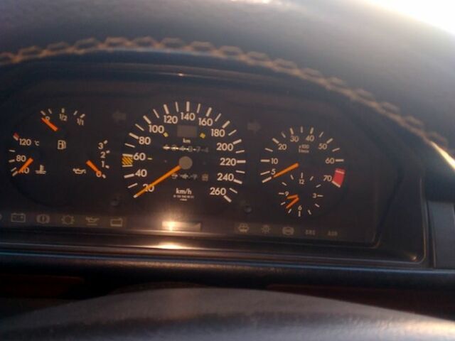 Фиолетовый Мерседес Е-Класс, объемом двигателя 2.8 л и пробегом 435 тыс. км за 3100 $, фото 3 на Automoto.ua