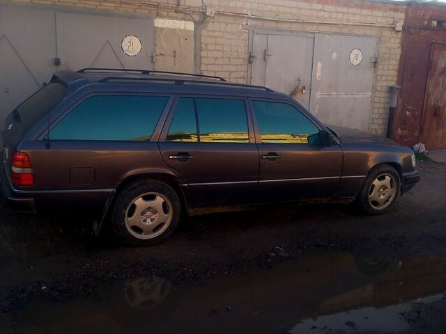 Фиолетовый Мерседес Е-Класс, объемом двигателя 2.8 л и пробегом 435 тыс. км за 3100 $, фото 7 на Automoto.ua