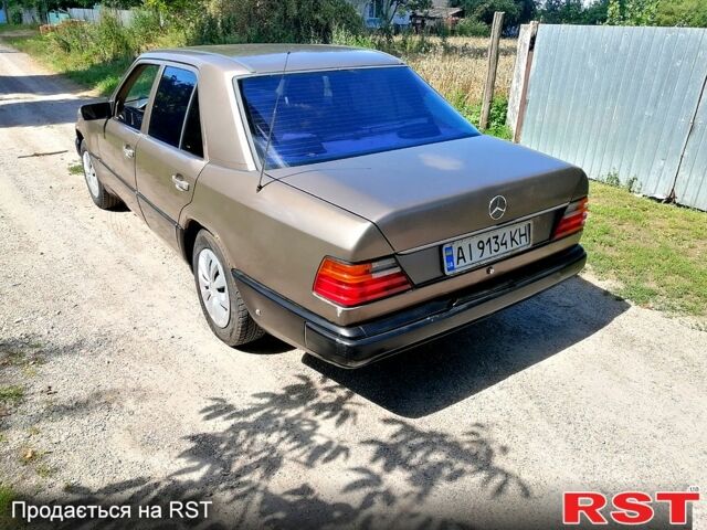 Коричневий Мерседес Е-Клас, об'ємом двигуна 2 л та пробігом 200 тис. км за 1200 $, фото 1 на Automoto.ua