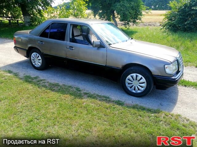 Коричневий Мерседес Е-Клас, об'ємом двигуна 2 л та пробігом 200 тис. км за 1200 $, фото 2 на Automoto.ua