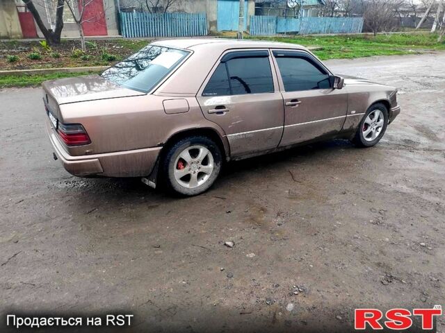 Коричневый Мерседес Е-Класс, объемом двигателя 2.3 л и пробегом 550 тыс. км за 1350 $, фото 1 на Automoto.ua