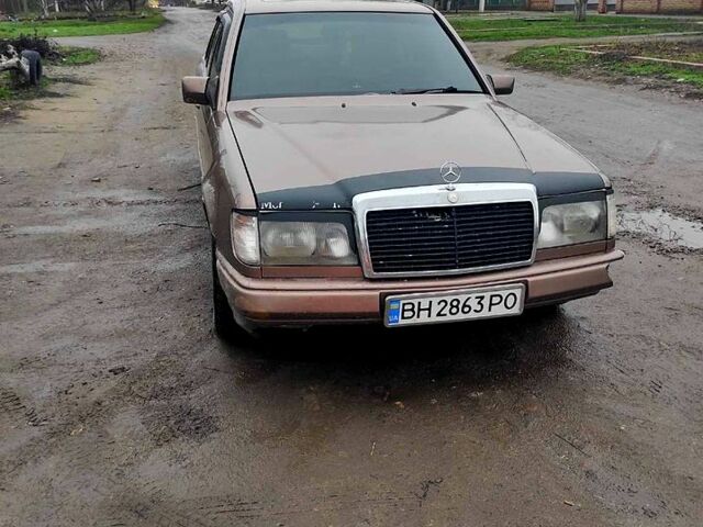 Коричневый Мерседес Е-Класс, объемом двигателя 2.3 л и пробегом 550 тыс. км за 1350 $, фото 3 на Automoto.ua