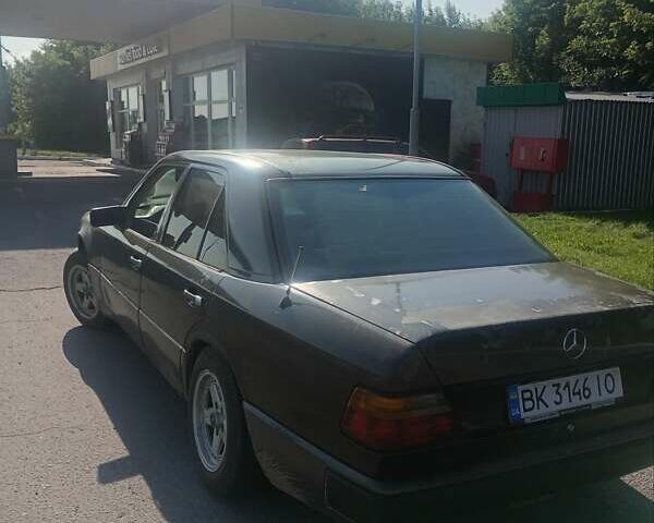 Коричневый Мерседес Е-Класс, объемом двигателя 2.3 л и пробегом 310 тыс. км за 1850 $, фото 2 на Automoto.ua