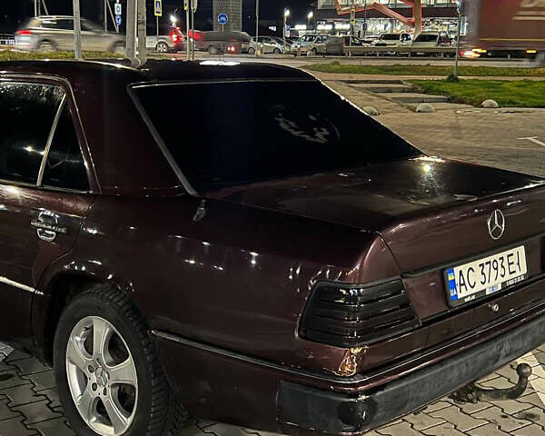 Коричневый Мерседес Е-Класс, объемом двигателя 2 л и пробегом 500 тыс. км за 2500 $, фото 2 на Automoto.ua