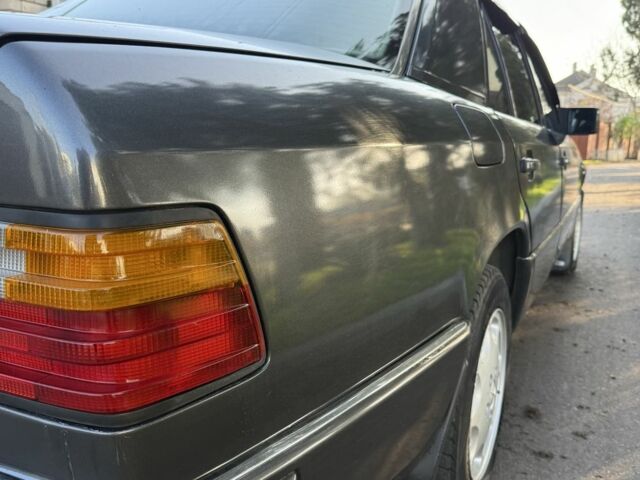 Коричневый Мерседес Е-Класс, объемом двигателя 2.6 л и пробегом 260 тыс. км за 2000 $, фото 7 на Automoto.ua