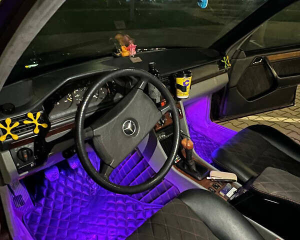 Коричневый Мерседес Е-Класс, объемом двигателя 2 л и пробегом 500 тыс. км за 2500 $, фото 13 на Automoto.ua