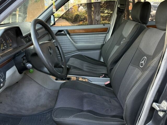 Коричневый Мерседес Е-Класс, объемом двигателя 2.6 л и пробегом 260 тыс. км за 2000 $, фото 13 на Automoto.ua