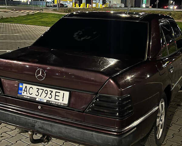 Коричневый Мерседес Е-Класс, объемом двигателя 2 л и пробегом 500 тыс. км за 2500 $, фото 3 на Automoto.ua