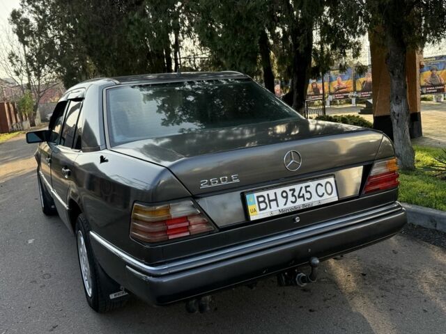 Коричневый Мерседес Е-Класс, объемом двигателя 2.6 л и пробегом 260 тыс. км за 2000 $, фото 11 на Automoto.ua