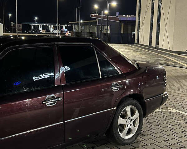 Коричневый Мерседес Е-Класс, объемом двигателя 2 л и пробегом 500 тыс. км за 2500 $, фото 1 на Automoto.ua