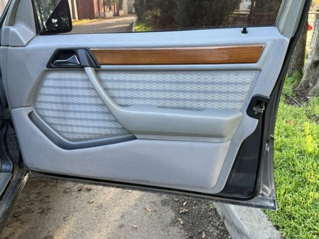 Коричневый Мерседес Е-Класс, объемом двигателя 2.6 л и пробегом 260 тыс. км за 2000 $, фото 19 на Automoto.ua