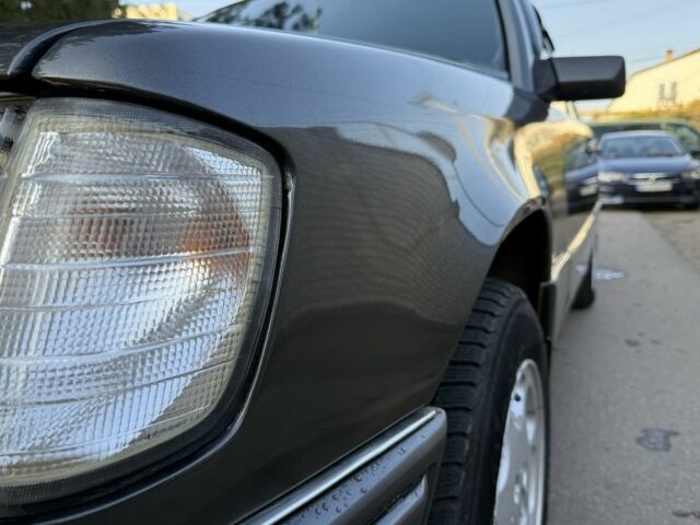 Коричневый Мерседес Е-Класс, объемом двигателя 2.6 л и пробегом 260 тыс. км за 2000 $, фото 4 на Automoto.ua