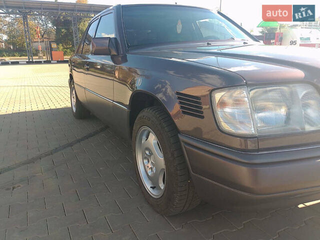 Коричневий Мерседес Е-Клас, об'ємом двигуна 2.5 л та пробігом 269 тис. км за 5000 $, фото 3 на Automoto.ua