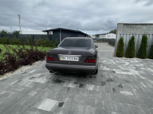 Коричневий Мерседес Е-Клас, об'ємом двигуна 2 л та пробігом 389 тис. км за 2700 $, фото 8 на Automoto.ua