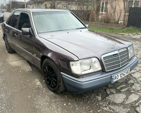 Коричневый Мерседес Е-Класс, объемом двигателя 3 л и пробегом 412 тыс. км за 2300 $, фото 3 на Automoto.ua