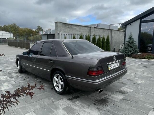 Коричневий Мерседес Е-Клас, об'ємом двигуна 2 л та пробігом 389 тис. км за 2700 $, фото 4 на Automoto.ua