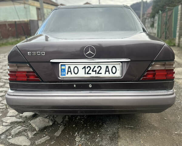 Коричневый Мерседес Е-Класс, объемом двигателя 3 л и пробегом 412 тыс. км за 2300 $, фото 5 на Automoto.ua