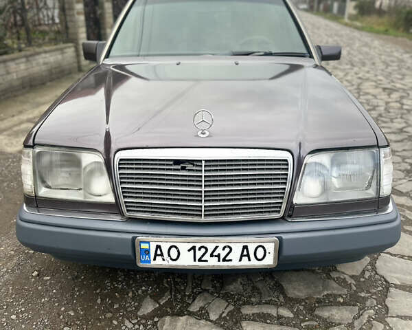 Коричневый Мерседес Е-Класс, объемом двигателя 3 л и пробегом 412 тыс. км за 2300 $, фото 2 на Automoto.ua