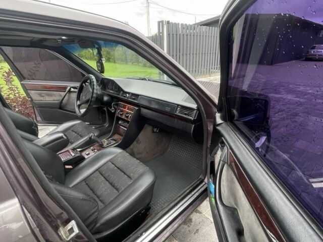 Коричневий Мерседес Е-Клас, об'ємом двигуна 2 л та пробігом 389 тис. км за 2700 $, фото 6 на Automoto.ua