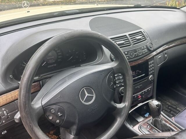 Мерседес Е-Клас 2005 у Ужгороді на Automoto.ua Коричневий Мерседес Е-Клас, об'ємом двигуна 2.2 л та пробігом 430 тис. км за 2900 $, фото 3 на Automoto.ua