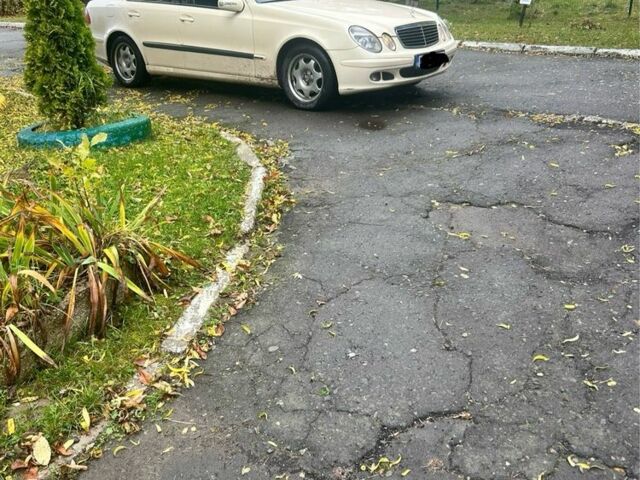 Мерседес Е-Клас 2005 у Ужгороді на Automoto.ua Коричневий Мерседес Е-Клас, об'ємом двигуна 2.2 л та пробігом 430 тис. км за 2900 $, фото 2 на Automoto.ua