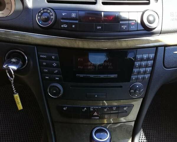 Коричневый Мерседес Е-Класс, объемом двигателя 1.8 л и пробегом 312 тыс. км за 8500 $, фото 28 на Automoto.ua