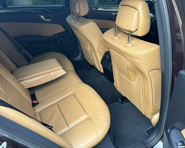 Коричневый Мерседес Е-Класс, объемом двигателя 3 л и пробегом 252 тыс. км за 15000 $, фото 10 на Automoto.ua