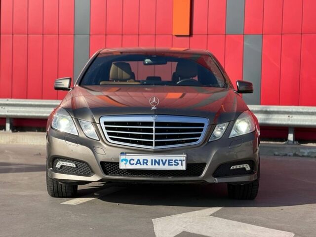 Коричневый Мерседес Е-Класс, объемом двигателя 2.2 л и пробегом 227 тыс. км за 15499 $, фото 1 на Automoto.ua