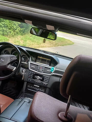 Коричневый Мерседес Е-Класс, объемом двигателя 2.99 л и пробегом 238 тыс. км за 15300 $, фото 31 на Automoto.ua