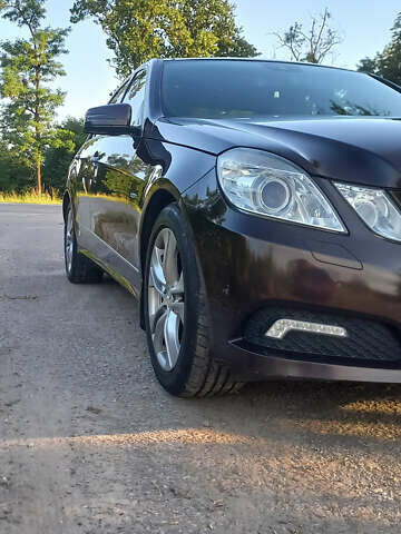 Коричневый Мерседес Е-Класс, объемом двигателя 2.99 л и пробегом 238 тыс. км за 15300 $, фото 3 на Automoto.ua