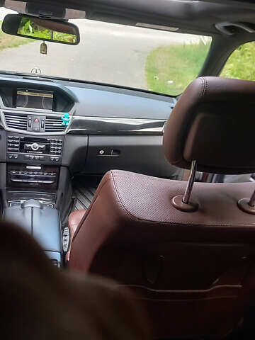 Коричневый Мерседес Е-Класс, объемом двигателя 2.99 л и пробегом 238 тыс. км за 15300 $, фото 29 на Automoto.ua