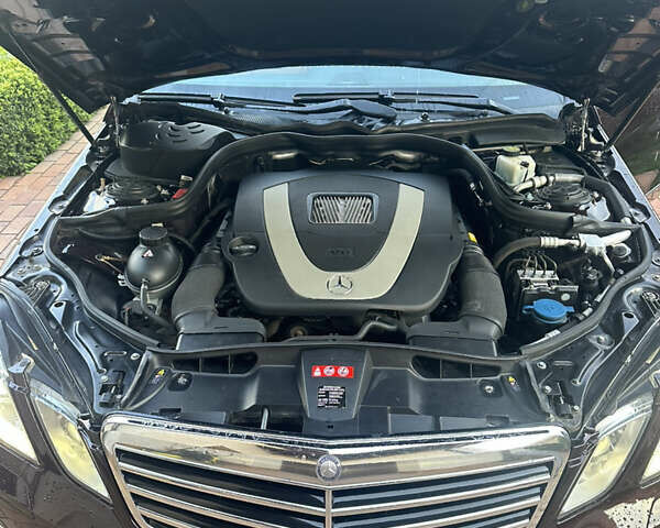 Коричневый Мерседес Е-Класс, объемом двигателя 3 л и пробегом 252 тыс. км за 15000 $, фото 1 на Automoto.ua