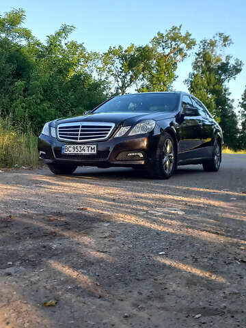 Коричневый Мерседес Е-Класс, объемом двигателя 2.99 л и пробегом 238 тыс. км за 15300 $, фото 7 на Automoto.ua