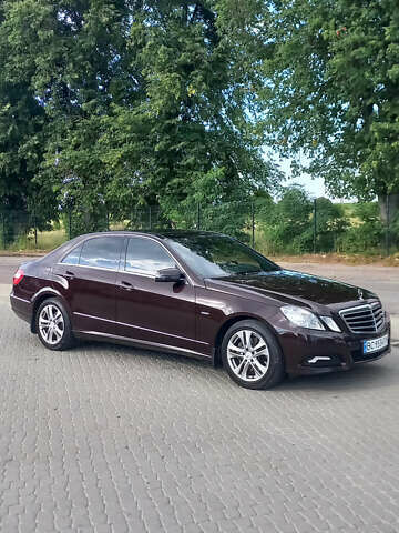 Коричневый Мерседес Е-Класс, объемом двигателя 2.99 л и пробегом 238 тыс. км за 15300 $, фото 14 на Automoto.ua