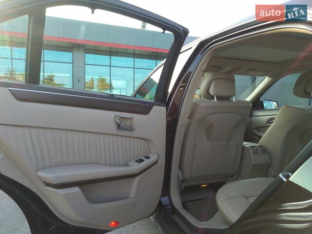 Коричневый Мерседес Е-Класс, объемом двигателя 3 л и пробегом 206 тыс. км за 14999 $, фото 4 на Automoto.ua