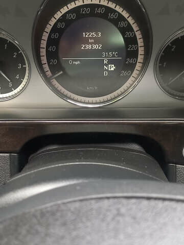 Коричневый Мерседес Е-Класс, объемом двигателя 2.99 л и пробегом 238 тыс. км за 15300 $, фото 18 на Automoto.ua