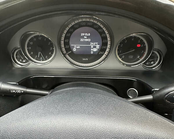 Коричневый Мерседес Е-Класс, объемом двигателя 3 л и пробегом 252 тыс. км за 15000 $, фото 7 на Automoto.ua