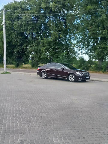 Коричневый Мерседес Е-Класс, объемом двигателя 2.99 л и пробегом 238 тыс. км за 15300 $, фото 17 на Automoto.ua