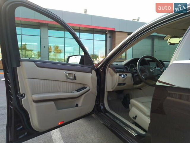 Коричневый Мерседес Е-Класс, объемом двигателя 3 л и пробегом 206 тыс. км за 14999 $, фото 3 на Automoto.ua