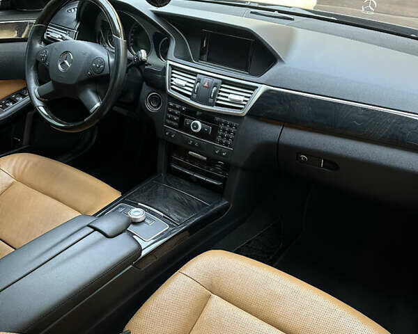 Коричневый Мерседес Е-Класс, объемом двигателя 3 л и пробегом 252 тыс. км за 15000 $, фото 6 на Automoto.ua