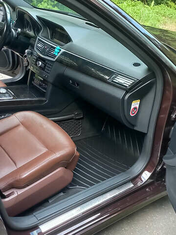 Коричневый Мерседес Е-Класс, объемом двигателя 2.99 л и пробегом 238 тыс. км за 15300 $, фото 22 на Automoto.ua