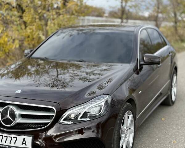 Коричневий Мерседес Е-Клас, об'ємом двигуна 2.14 л та пробігом 330 тис. км за 14000 $, фото 4 на Automoto.ua