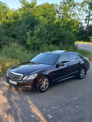 Коричневый Мерседес Е-Класс, объемом двигателя 2.99 л и пробегом 238 тыс. км за 15300 $, фото 6 на Automoto.ua