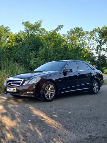 Коричневый Мерседес Е-Класс, объемом двигателя 2.99 л и пробегом 238 тыс. км за 15300 $, фото 5 на Automoto.ua