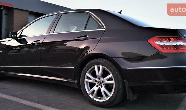 Коричневый Мерседес Е-Класс, объемом двигателя 3 л и пробегом 206 тыс. км за 14999 $, фото 2 на Automoto.ua