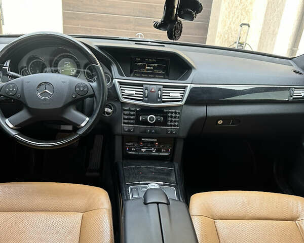 Коричневый Мерседес Е-Класс, объемом двигателя 3 л и пробегом 252 тыс. км за 15000 $, фото 9 на Automoto.ua