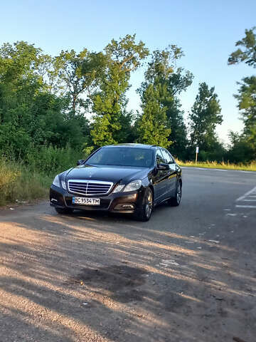 Коричневый Мерседес Е-Класс, объемом двигателя 2.99 л и пробегом 238 тыс. км за 15300 $, фото 9 на Automoto.ua