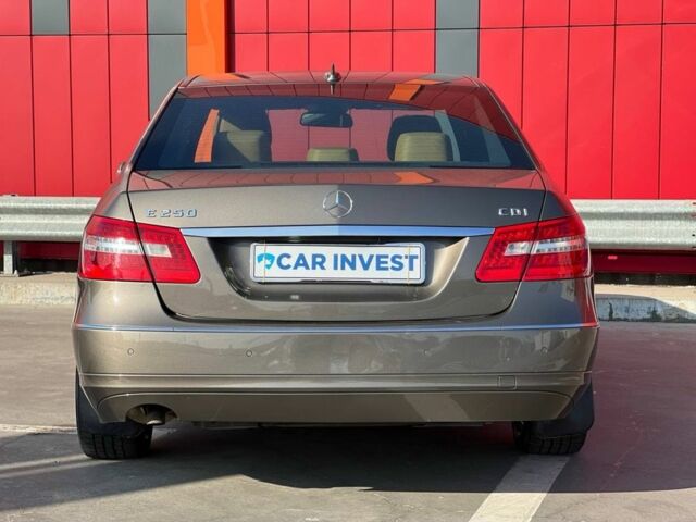 Коричневый Мерседес Е-Класс, объемом двигателя 2.2 л и пробегом 227 тыс. км за 15499 $, фото 4 на Automoto.ua